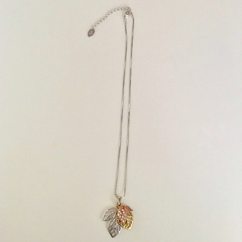 Sasha leaf necklace